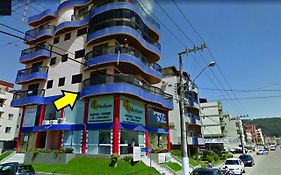 APTO 50M PRAIA NA AVENIDA - 6 PESSOAS, CHURRASQUEIRA, WIFI, SACADA, GARAGEM PARA VEICULOS PEQUENOS! - Residencial Roveda